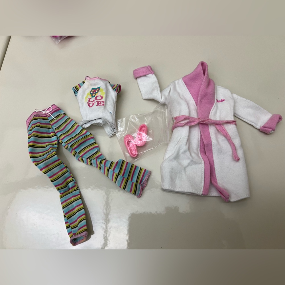 Barbie 4 pc Outfit 2-pc Pajama Outfit, Pink Slippers and Housecoat EUC